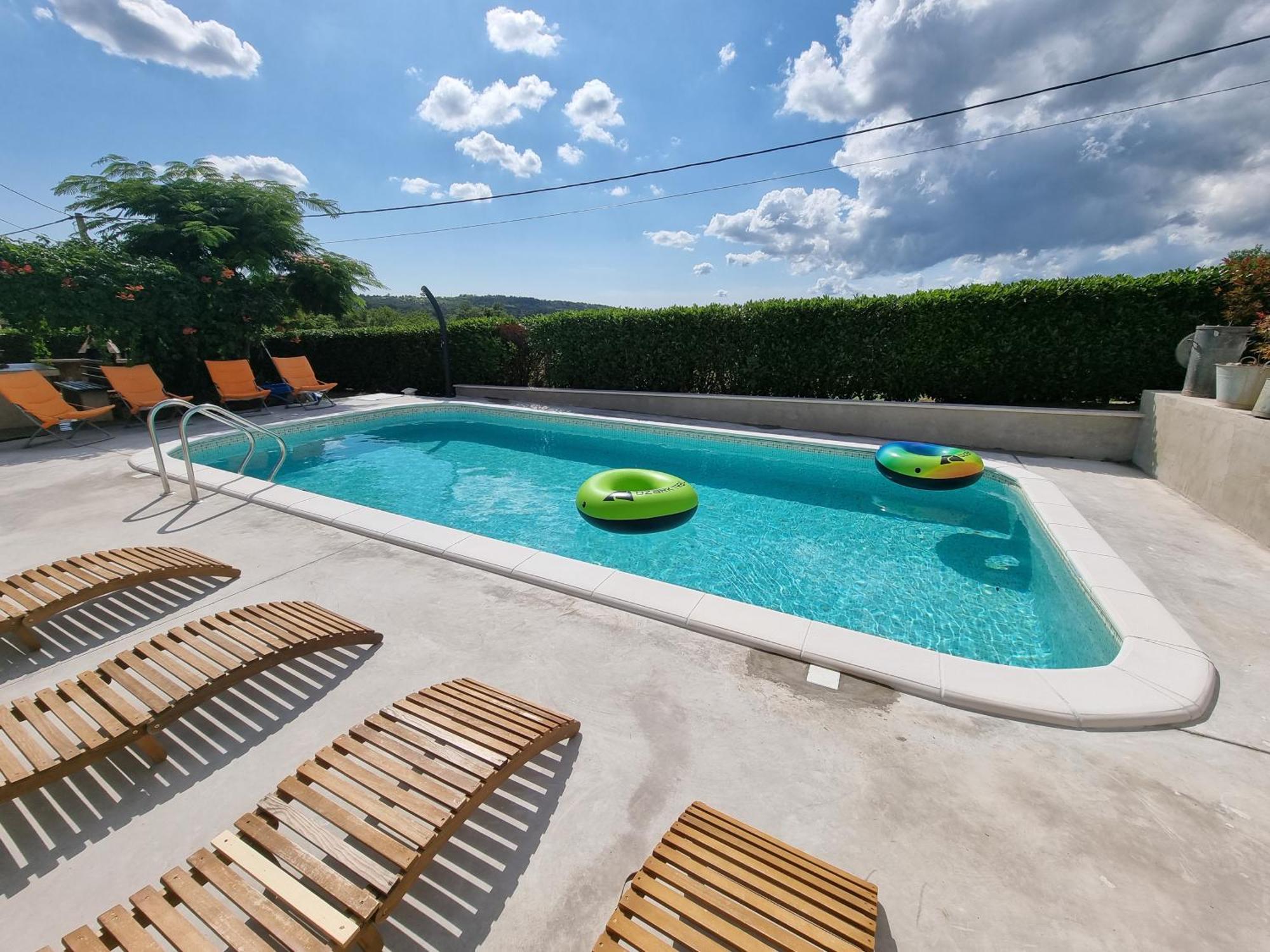 Luanas Rooms With Istrian Touch Buzet Exterior photo